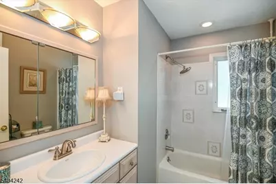 2 Eden Pl, Wayne, NJ 07470 - Photo 23