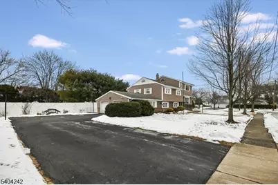 2 Eden Pl, Wayne, NJ 07470 - Photo 5