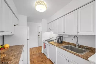 605 Grove St #16, Clifton, NJ 07013 - Photo 15