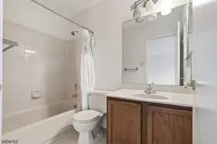 374 Aldeburgh Ave, Franklin Township, NJ 08873 - Photo 5