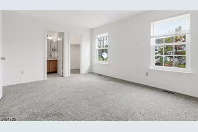 374 Aldeburgh Ave, Franklin Township, NJ 08873 - Photo 9