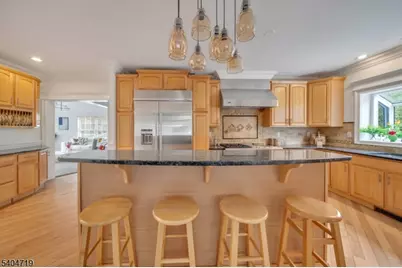 73 Big Piece Rd, Fairfield, NJ 07004 - Photo 7