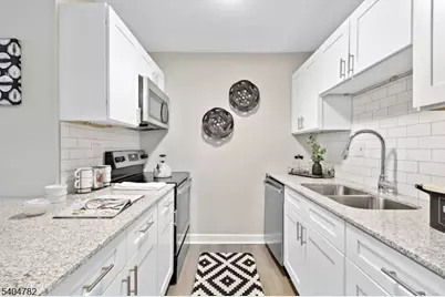 1000 Pheasant Hollow Dr, Plainsboro Township, NJ 08536 - Photo 3