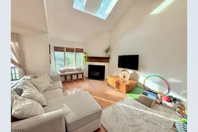 13 Mission Hills Rd, Clinton Township, NJ 08801 - Photo 5