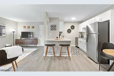 1000 Pheasant Hollow Dr, Plainsboro Township, NJ 08536 - Photo 5