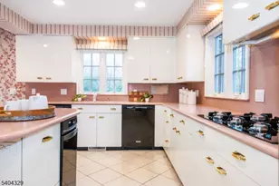 112 Heller Wy, Montclair Twp., NJ 07043 - Photo 11