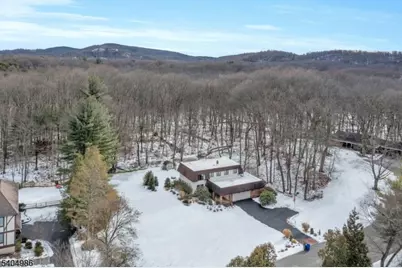 359 Hillview Ter, Franklin Lakes, NJ 07417 - Photo 3