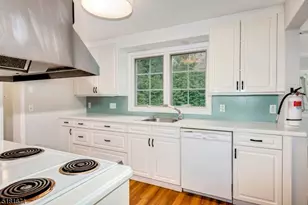 1 Gapview Rd, Millburn, NJ 07078 - Photo 11