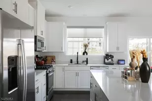 10 Dorchester Ln, East Hanover Township, NJ 07936 - Photo 7