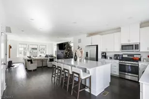 10 Dorchester Ln, East Hanover Township, NJ 07936 - Photo 5