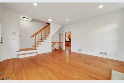 17 Grove St, Summit, NJ 07901 - Photo 3