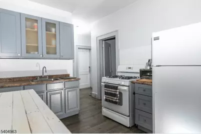 105 Knapp Ave, Clifton, NJ 07011 - Photo 9