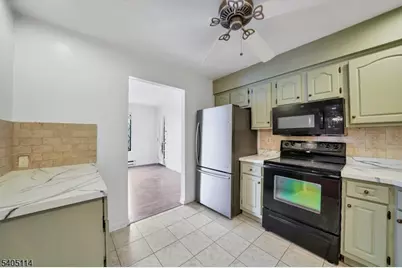 76 Farm Rd #E, Hillsborough Township, NJ 08844 - Photo 3