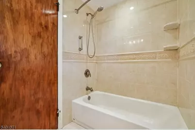 404 Burroughs Ter, Union Township, NJ 07083 - Photo 15