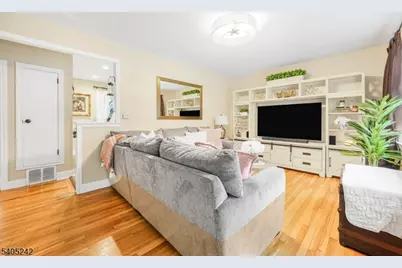 46 Barbara Dr, Pompton Lakes, NJ 07442 - Photo 5