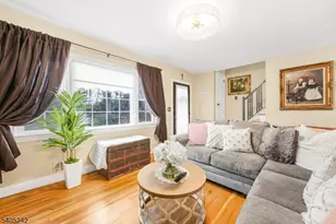 46 Barbara Dr, Pompton Lakes, NJ 07442 - Photo 3