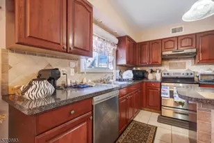 13 Val Sumo Ln, Newark, NJ 07105 - Photo 5