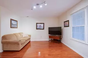 402 Hunt Dr, Holland Township, NJ 08848 - Photo 7