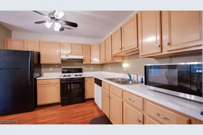 402 Hunt Dr, Holland Township, NJ 08848 - Photo 9