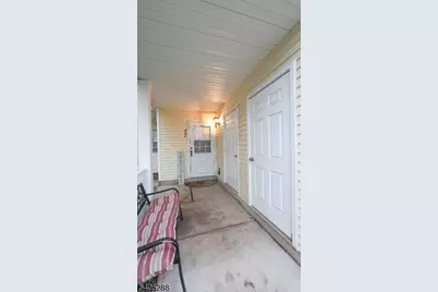 402 Hunt Dr, Holland Township, NJ 08848 - Photo 3