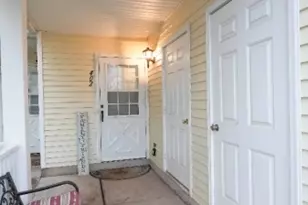 402 Hunt Dr, Holland Township, NJ 08848 - Photo 3