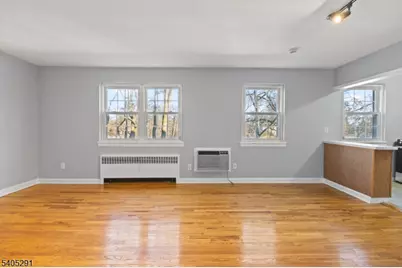 16 F Parkway Village #F, Cranford Township, NJ 07016 - Photo 5