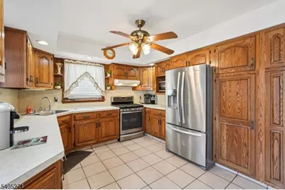 132 Linden Rd, Wayne Twp., NJ 07470 - Photo 9