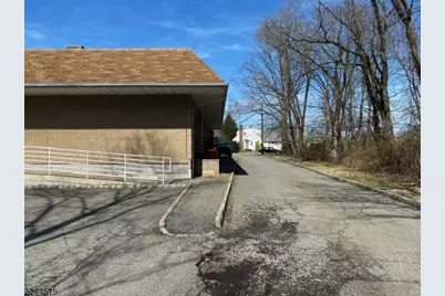 24 Little Falls Rd, Fairfield, NJ 07004 - Photo 27