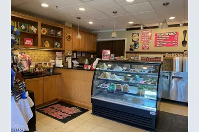 24 Little Falls Rd, Fairfield, NJ 07004 - Photo 11