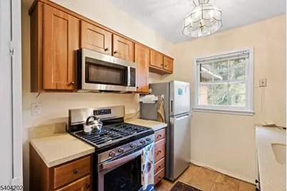 39 Harrison Ave #8, Montclair Twp., NJ 07042 - Photo 9