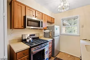 39 Harrison Ave, Montclair Twp., NJ 07042 - Photo 9