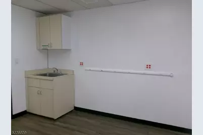 516 Hamburg Tpke, Wayne, NJ 07470 - Photo 7