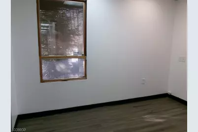 516 Hamburg Tpke, Wayne, NJ 07470 - Photo 9