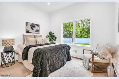 7 Royal Ave, Livingston, NJ 07039 - Photo 3