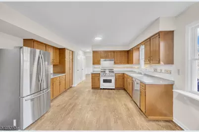 127 Stockton Ave, Franklin Township, NJ 08540 - Photo 9