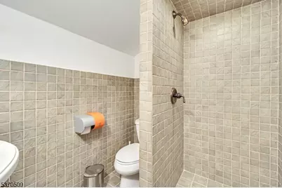 107 Stuyvesant Ave, Lyndhurst Township, NJ 07071 - Photo 13