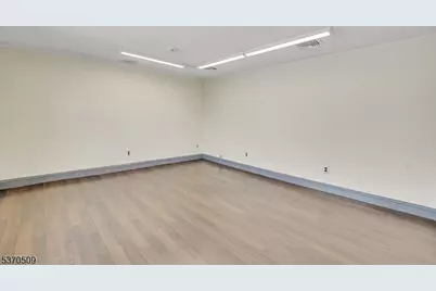 107 Stuyvesant Ave, Lyndhurst Township, NJ 07071 - Photo 11