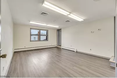 107 Stuyvesant Ave, Lyndhurst Township, NJ 07071 - Photo 9