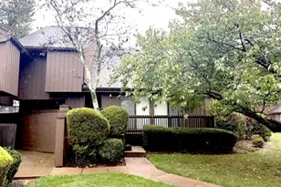 237 Kingsberry Dr, Franklin Township, NJ 08873 - Photo 3