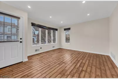 8 Village Park Ct, Scotch Plains Township, NJ 07076 - Photo 5