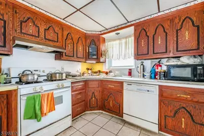 257 Floral Ln, Saddle Brook Township, NJ 07663 - Photo 7