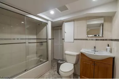 820 Elizabeth St, Ridgefield, NJ 07657 - Photo 13