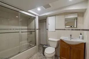 820 Elizabeth St, Ridgefield, NJ 07657 - Photo 13