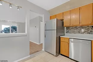 51 Crabapple Ln, Franklin Township, NJ 08823 - Photo 11