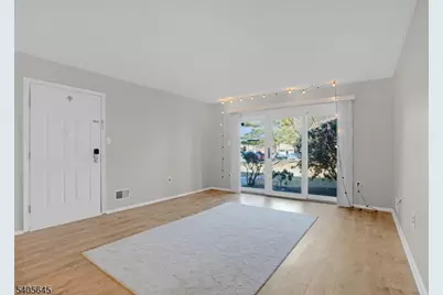 51 Crabapple Ln, Franklin Township, NJ 08823 - Photo 5