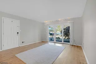 51 Crabapple Ln, Franklin Township, NJ 08823 - Photo 5