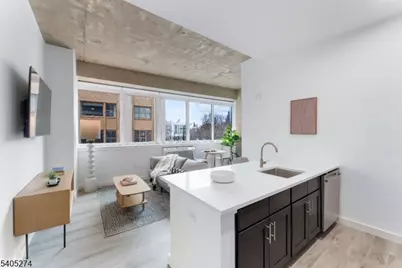 10 Commerce Ct #5G, Newark, NJ 07102 - Photo 1