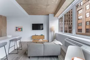 10 Commerce Ct, Newark, NJ 07102 - Photo 7