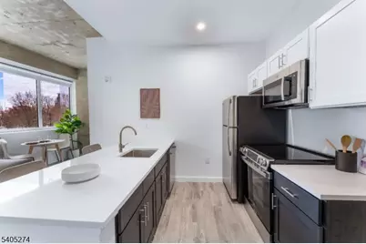 10 Commerce Ct #3G, Newark, NJ 07102 - Photo 3