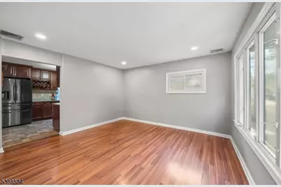 136 Haroldson Pl, Pompton Lakes, NJ 07442 - Photo 5